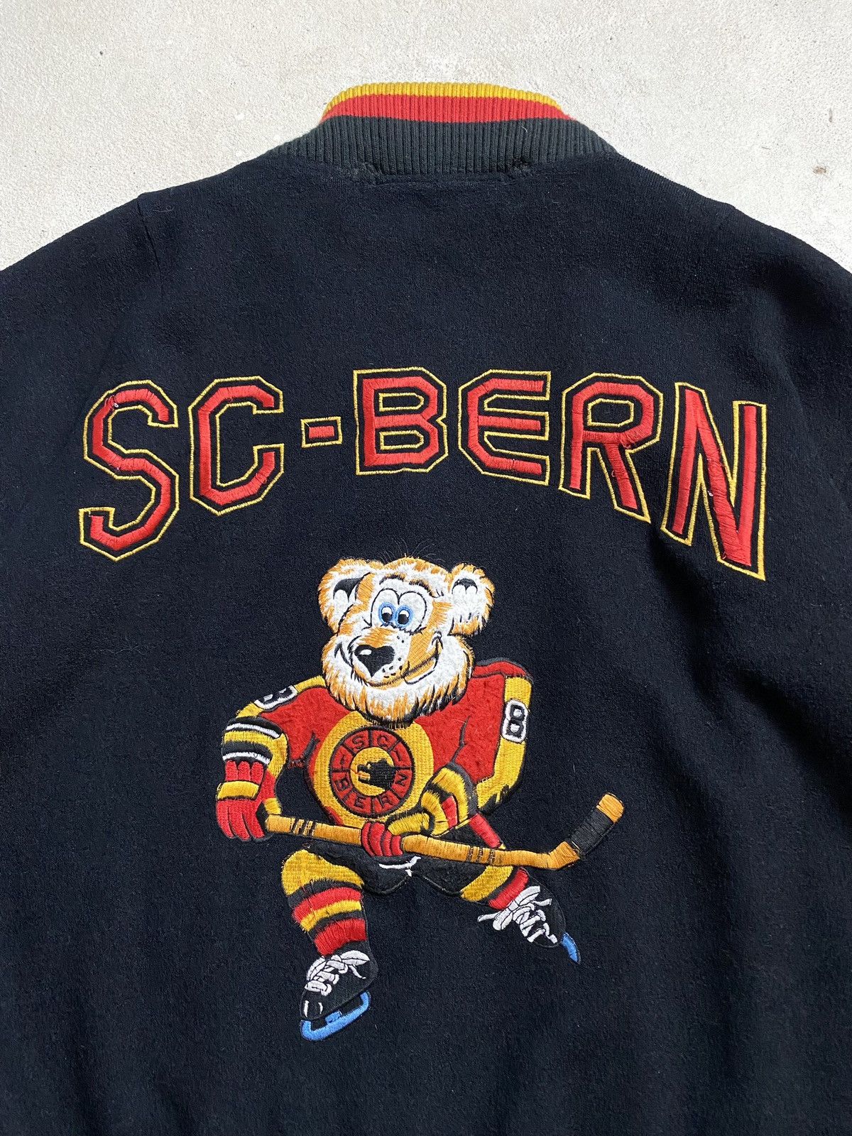NHL Rare! Vintage 90s SC Bern Hockey Bear Bomber Jacket Y2K Size US M / EU 48-50 / 2 - 18 Thumbnail
