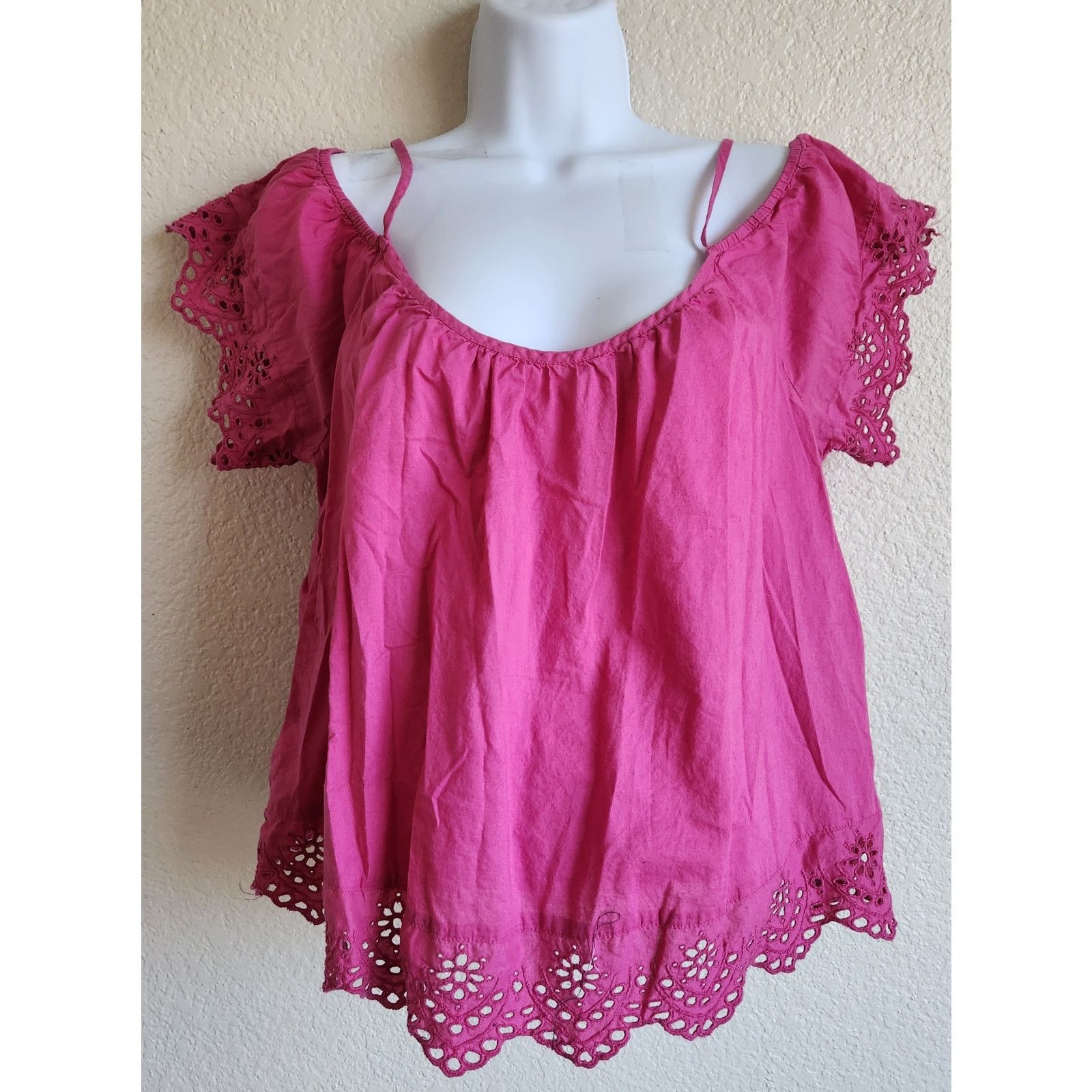 Other Abound Fuchsia Pink Eyelet Hem Cold Shoulder Top Large Size L / US 10 / IT 46 - 1 Thumbnail