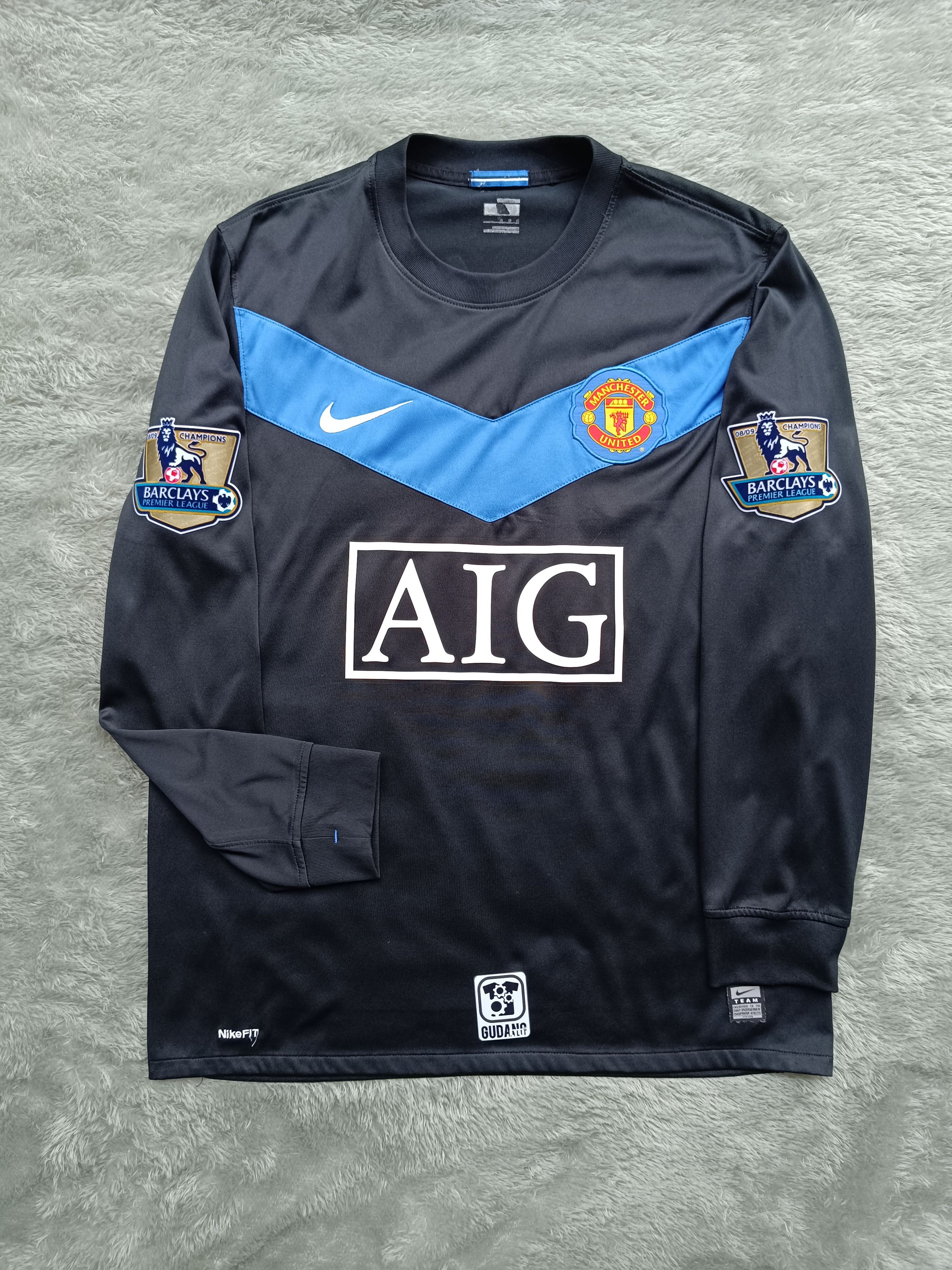 image of Manchester United 2009/10 3Rd Kit in Black, Men's (Size Medium)