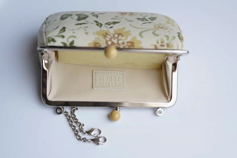 Kenzo KENZO size os Floating flower 2way hand purse Size ONE SIZE - 4 Thumbnail