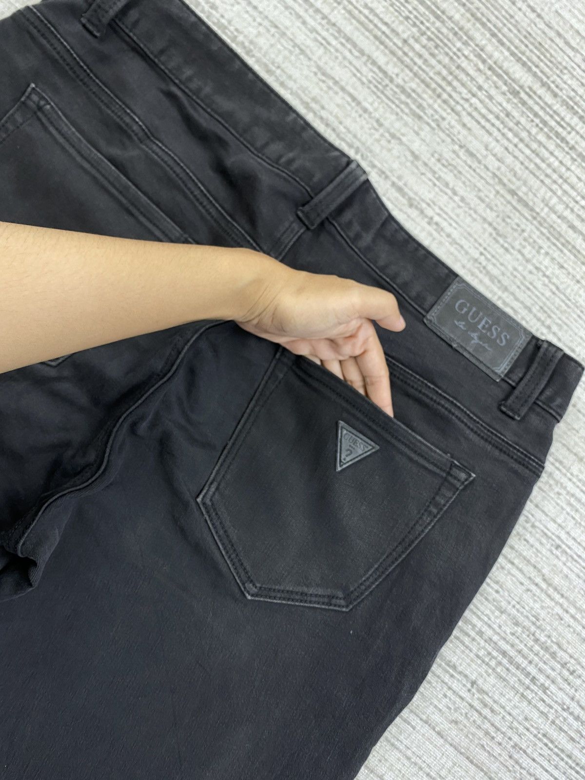 Guess × Japanese Brand × Vintage Vintage Guess Los Angeles Metal Logo All Black Denim Pants Size US 34 / EU 50 - 11 Thumbnail