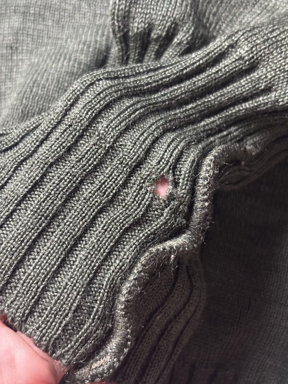 Burberry 1990s Burberrys Pure New Wool Military Green Knitwear Size US L / EU 52-54 / 3 - 17 Thumbnail