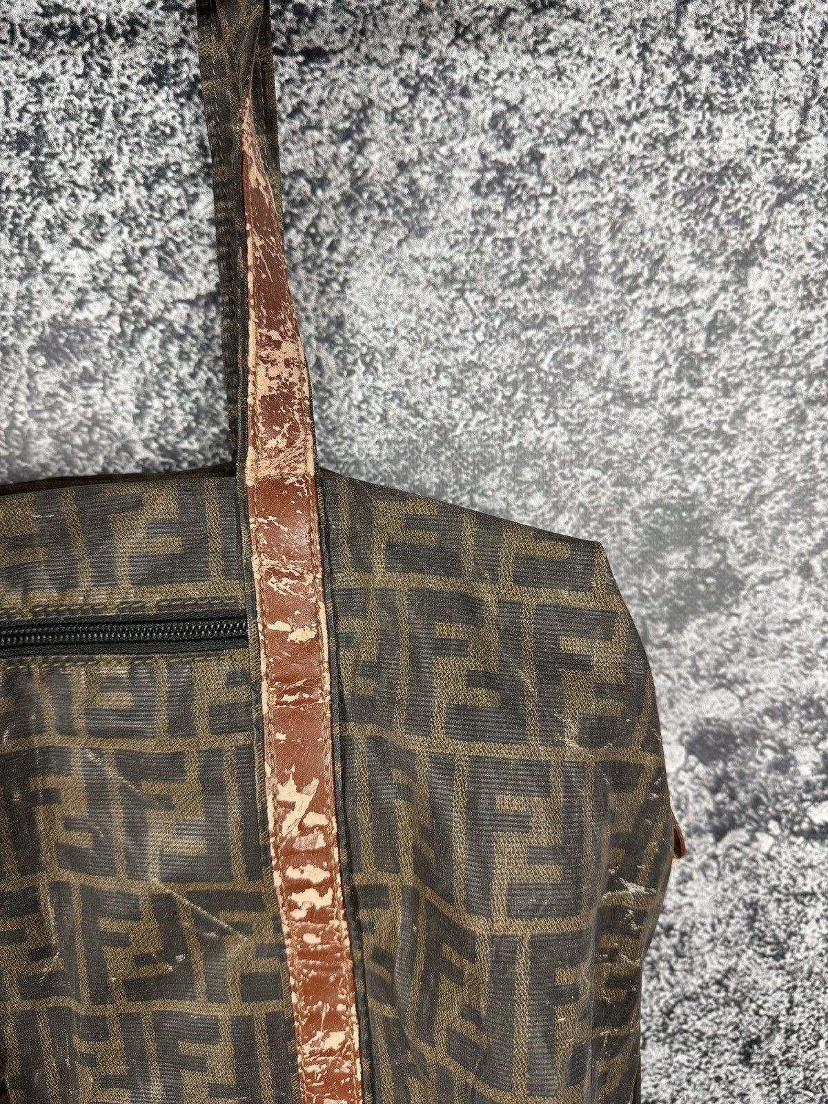 Fendi Rare Fendi Monogram Bag Made in Italy Vintage Luxury Size ONE SIZE - 17 Thumbnail