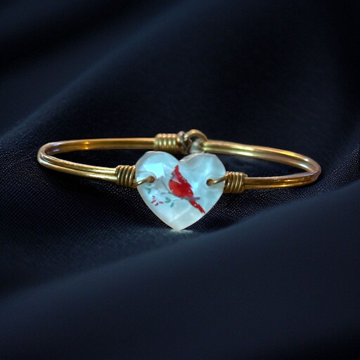 Other Luca + Danni gold crystal heart Cardinal bangle bracelet Size ONE SIZE - 1 Thumbnail