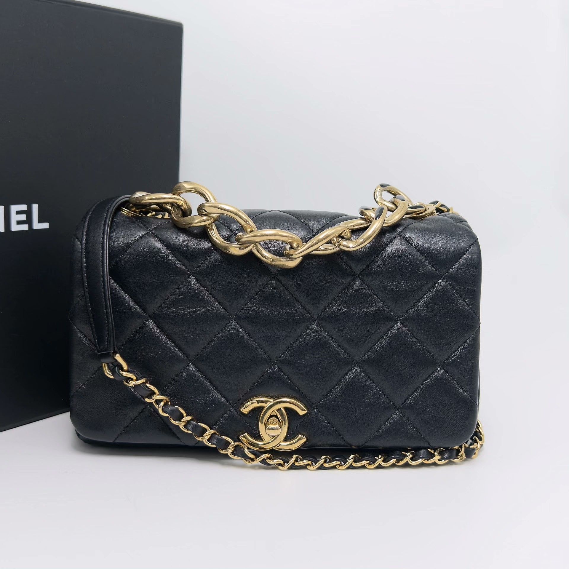 Chanel Pre-loved Bag Very good condition Size ONE SIZE - 1 Thumbnail