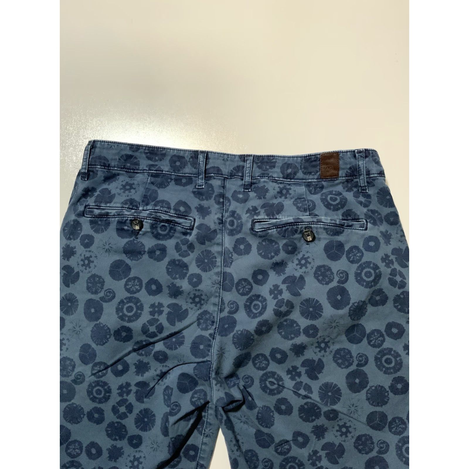 Vintage AG Adriano Goldschmied Peace Sign AOP Pattern Print Blue Chino Shorts Sz. 33 Mens Regular Blue Peace Sign AOP 90s? Size US 33 - 8 Thumbnail