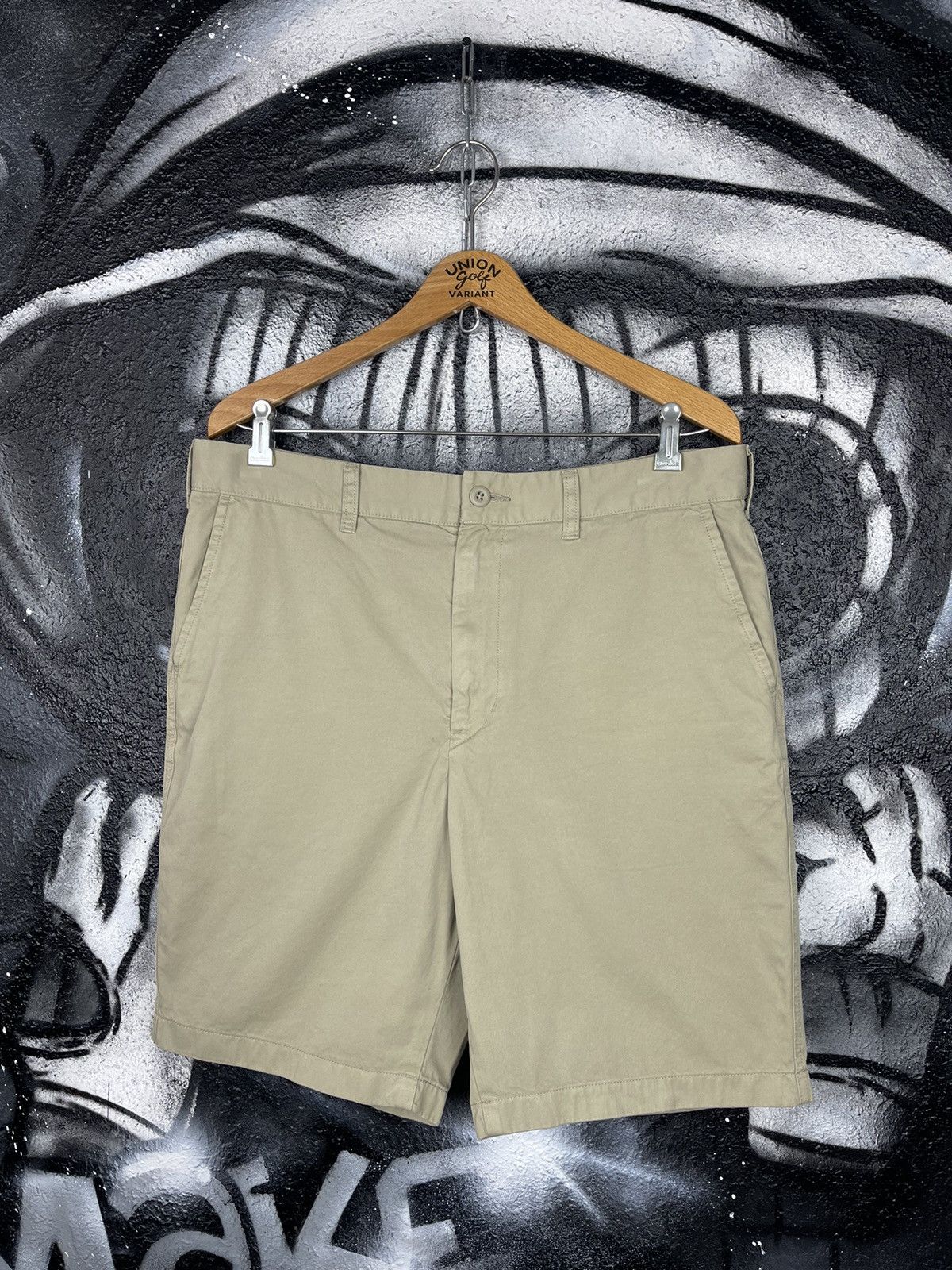 Uniqlo Uniqlo Beige Cotton Chino Shorts Men’s Size Large Size US 34 / EU 50 - 4 Thumbnail