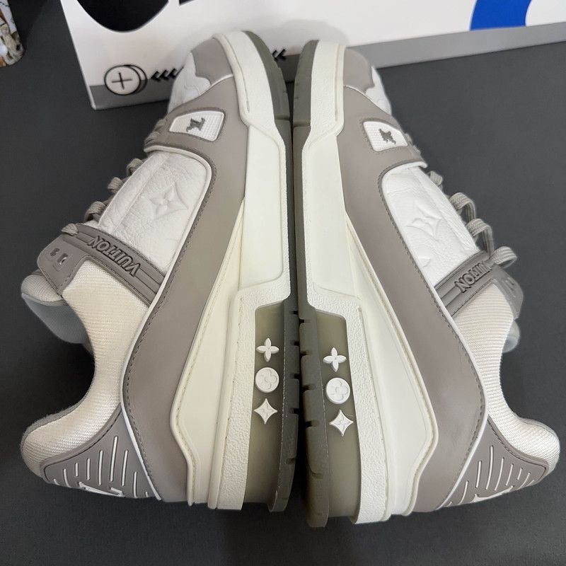 Louis Vuitton Louis Vuitton Classic Trainer Sneakers in Gray and White Size US 10 / EU 43 - 6 Thumbnail