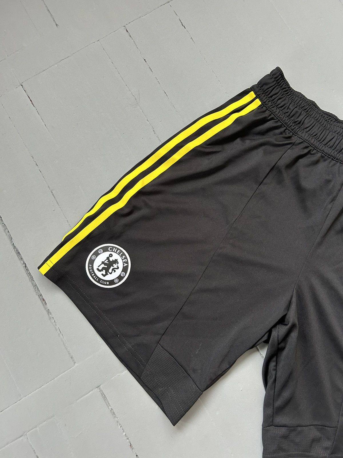 Adidas × Chelsea Soccer Adidas FC Chelsea vintage shorts Size US 34 / EU 50 - 3 Thumbnail