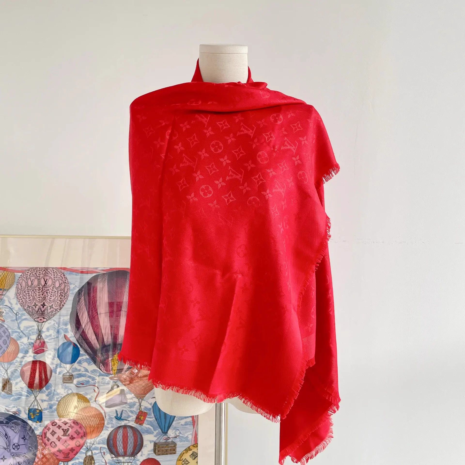 Louis Vuitton Louis Vuitton Red Jacquard Shawl Size ONE SIZE - 2 Thumbnail