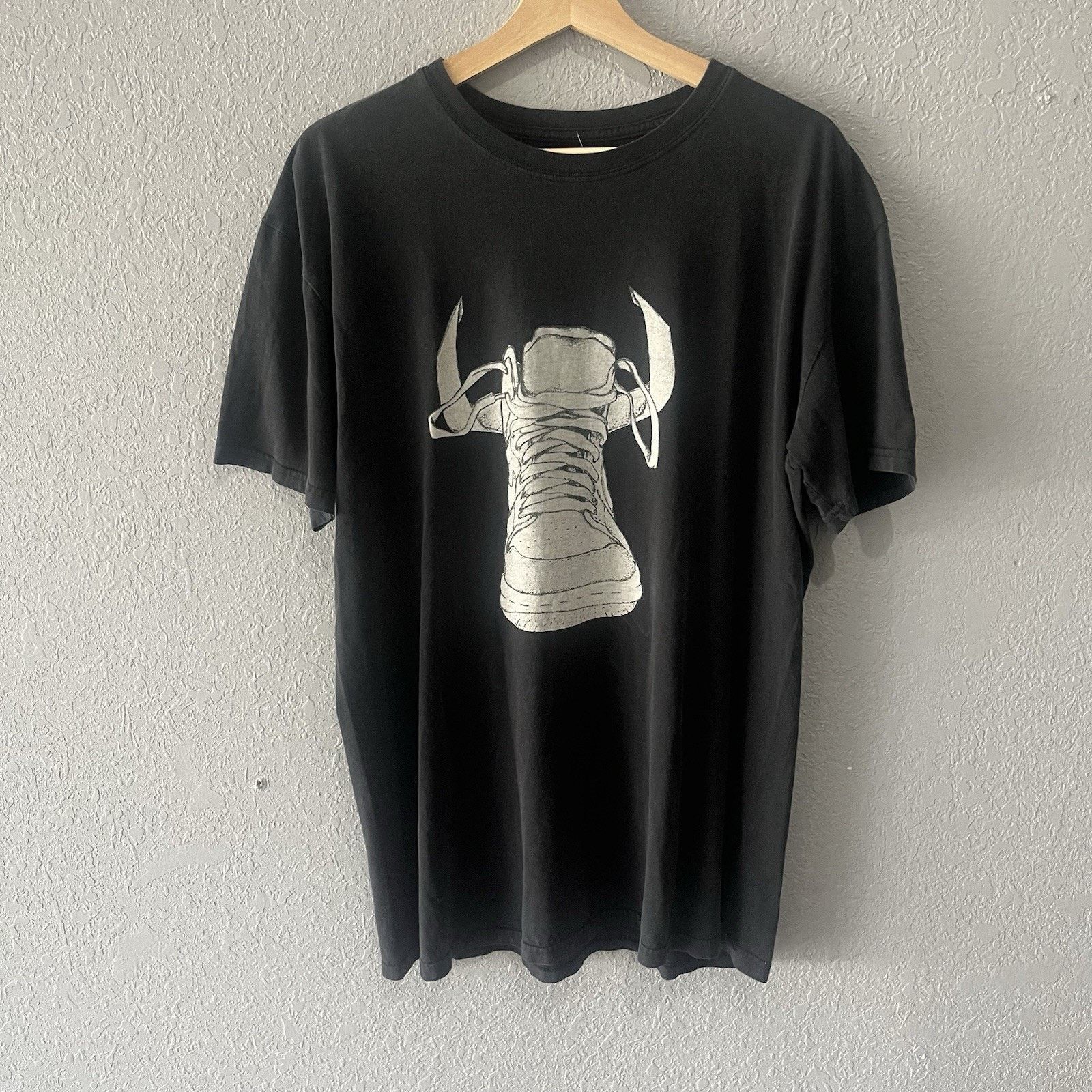 Jordan Brand 2000s Michael Jordan Chicago Bulls Shoe Black Tshirt Men’sXL Size US XL / EU 56 / 4 - 1 Thumbnail