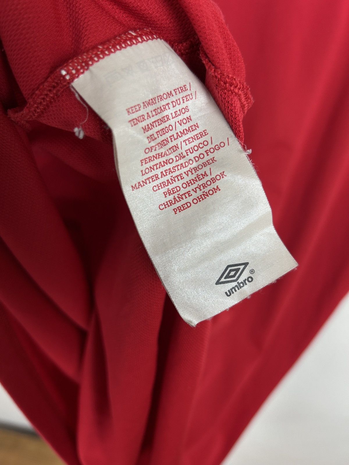 Umbro Umbro x England 2010 Away Kit Soccer Jersey In Red Size US L / EU 52-54 / 3 - 7 Thumbnail