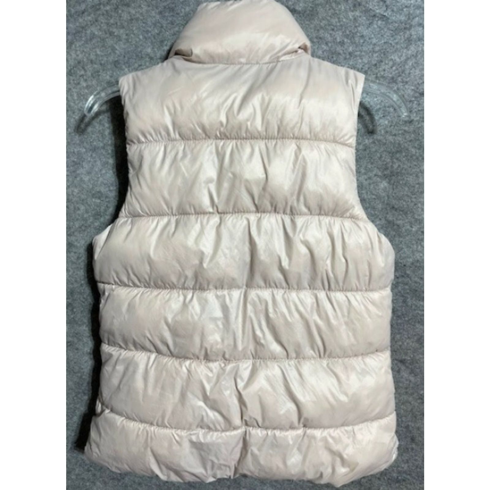 Old Navy Old Navy Vest Womens XS Full Zip Lined Sleeveless Mock Neck Beige Puffer Jacket Classic Outdoor Preppy Casual Travel Womens Bag? Size XS / US 0-2 / IT 36-38 - 2 Thumbnail