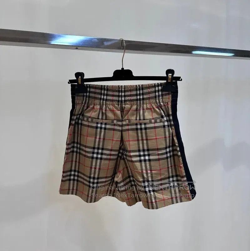 Burberry Burberry Khaki Women's Shorts. Size 26" / US 2 / IT 38 - 2 Thumbnail