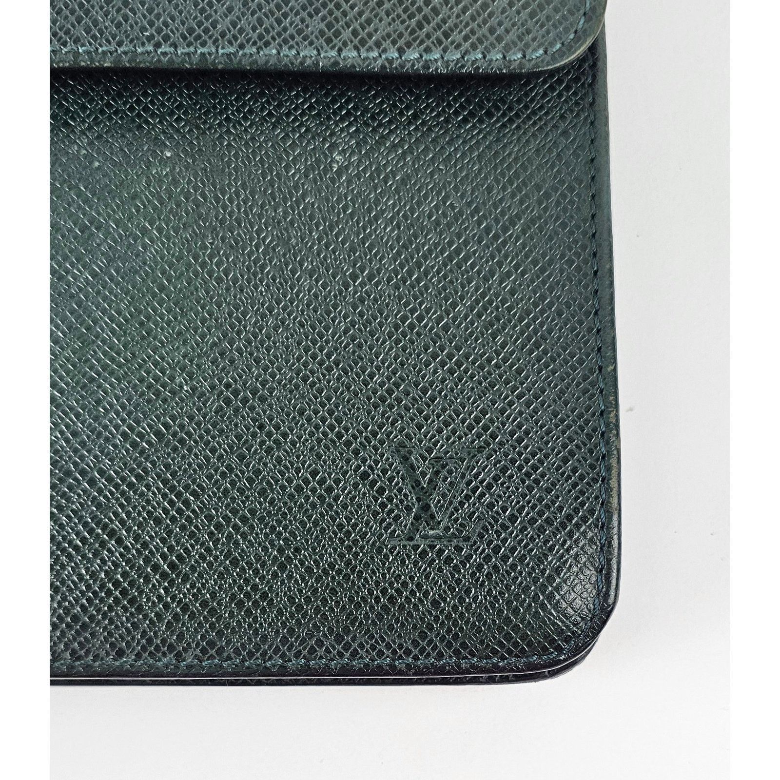 Louis Vuitton LOUIS VUITTON Pochette Clutch Bag Green Taiga Leather Size ONE SIZE - 21 Thumbnail