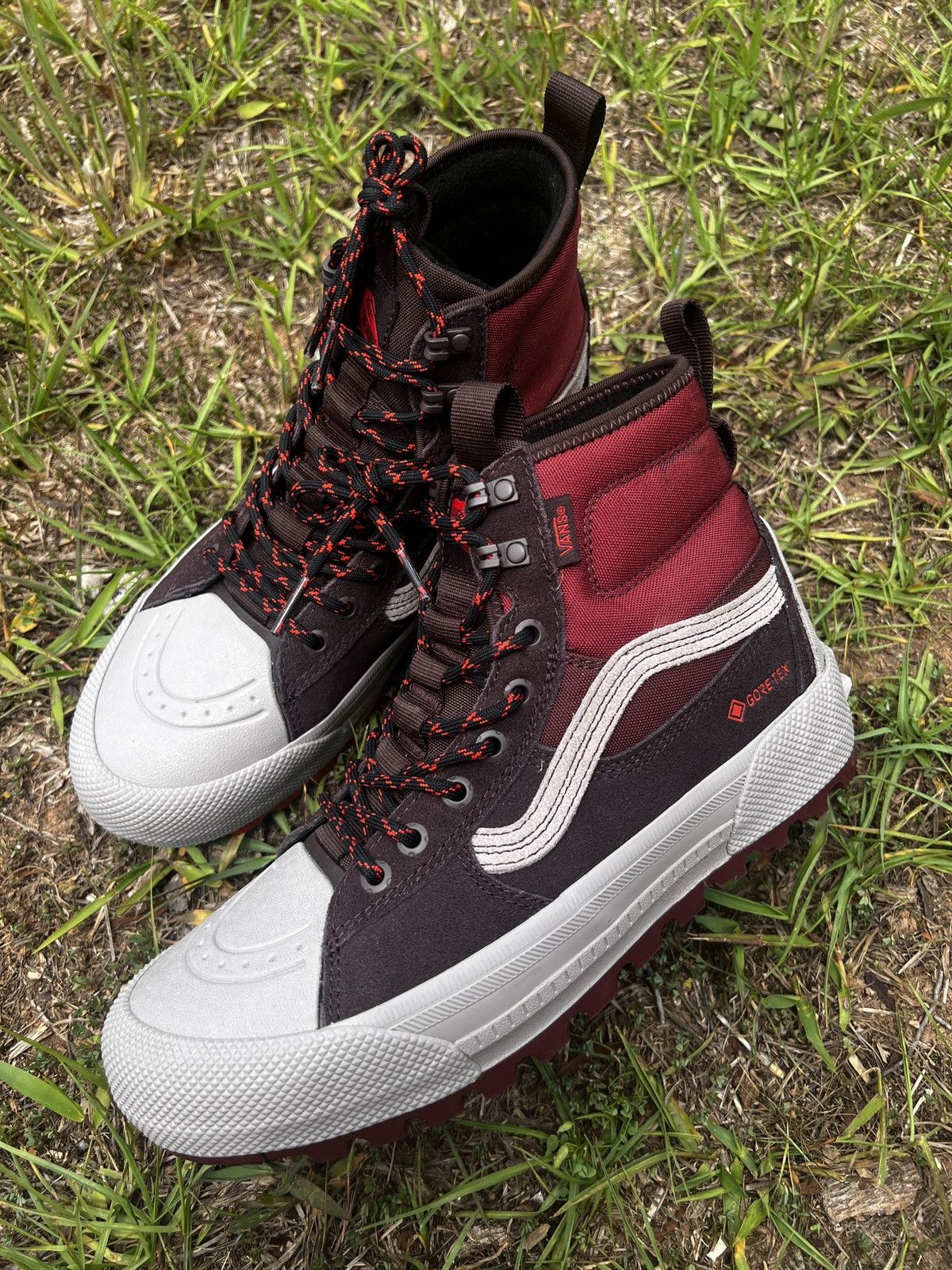 Vans CLEAN Vans size 7.5 Mens Sk8 Hi MTE 3 GoreTex Shoes Red Size US 7.5 / EU 40-41 - 1 Thumbnail
