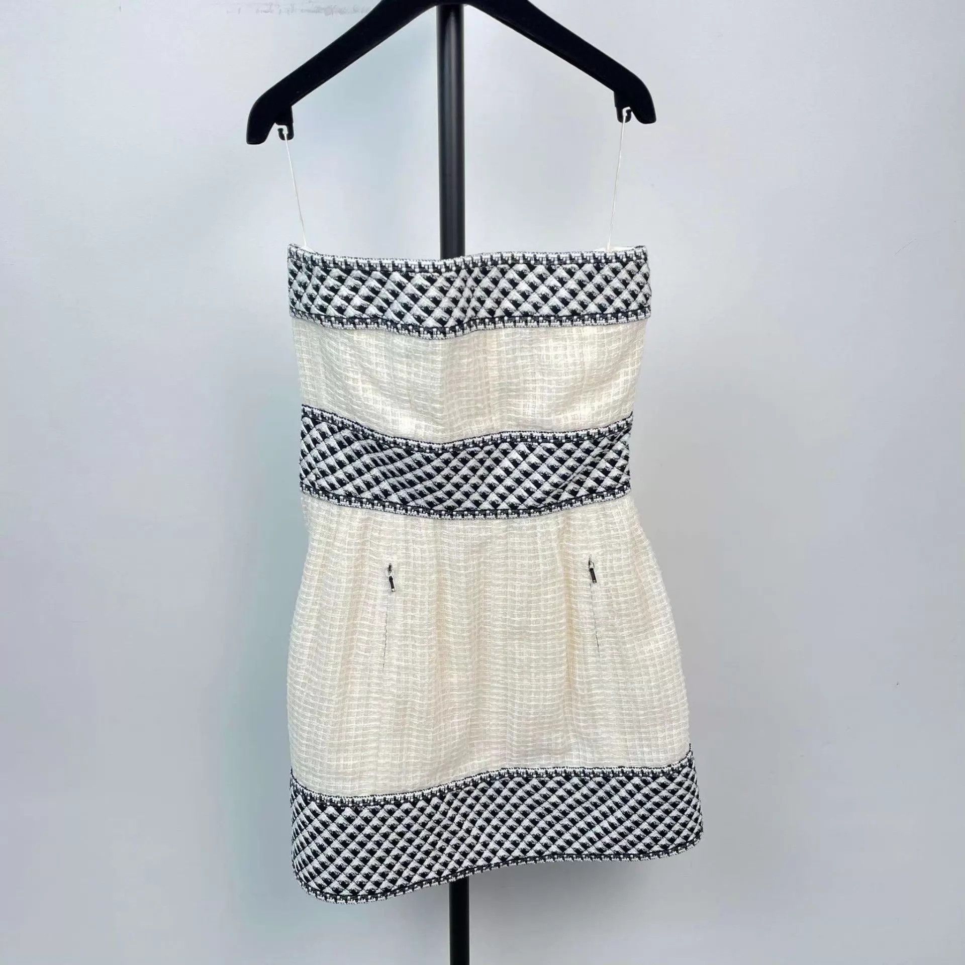 Chanel Chanel Tweed Sleeveless Dress 38 White Color-Blocked Size S / US 4 / IT 40 - 1 Thumbnail