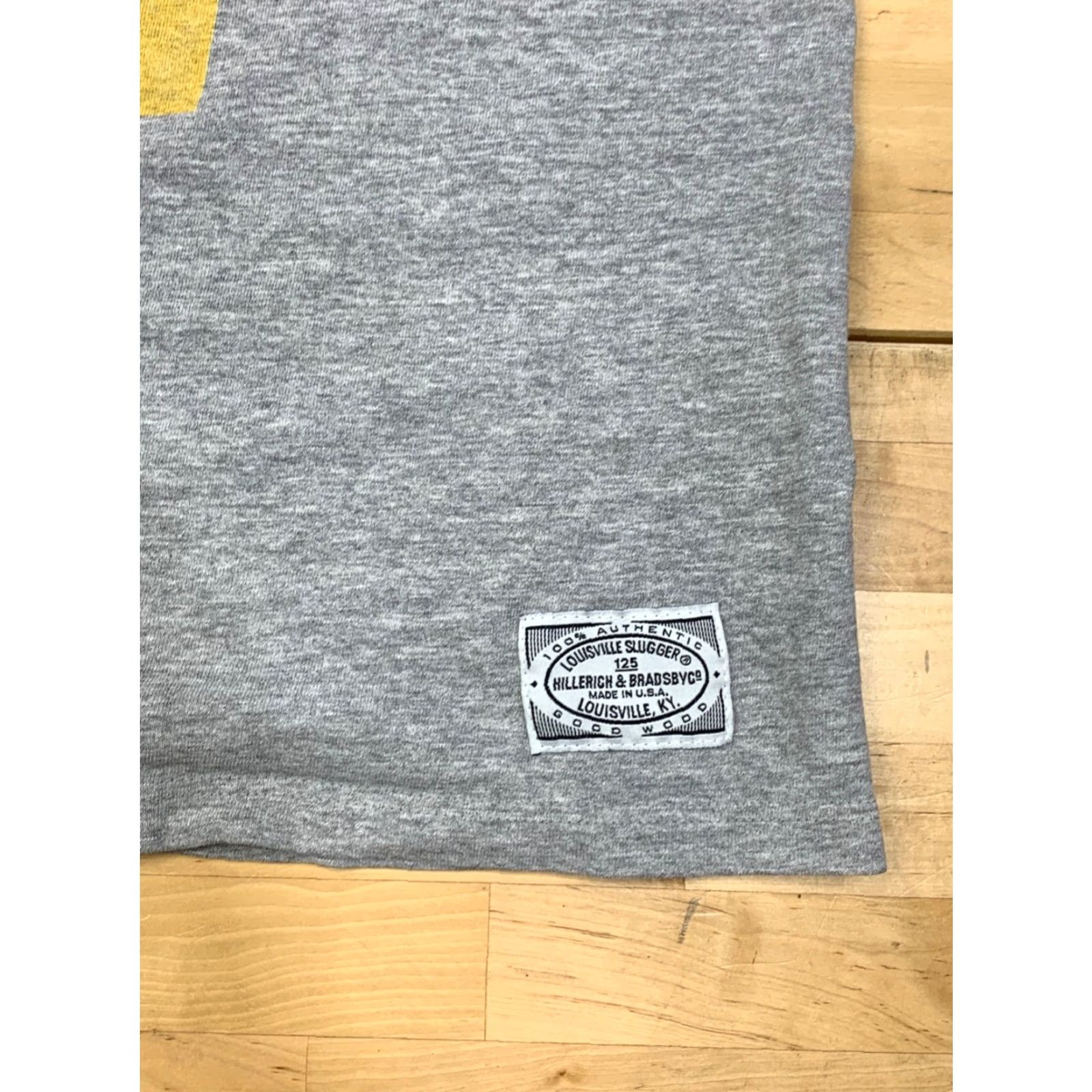 Vintage VINTAGE Louisville Slugger Shirt Mens L Gray USA Baseball 11914 90s Sports USA Shirt Mens L Gray Cotton Short Sleeve Crew Neck Size US L / EU 52-54 / 3 - 4 Thumbnail