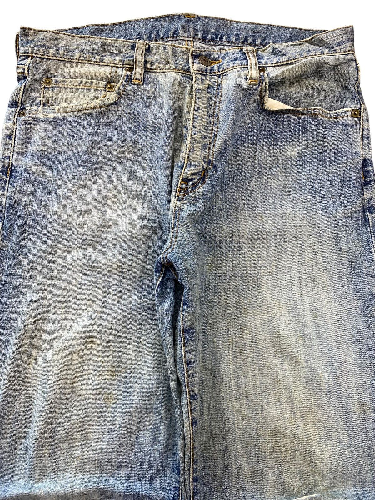 Uniqlo Uniqlo Faded Blue Wash Style Straight Leg Jeans Size US 32 / EU 48 - 2 Thumbnail