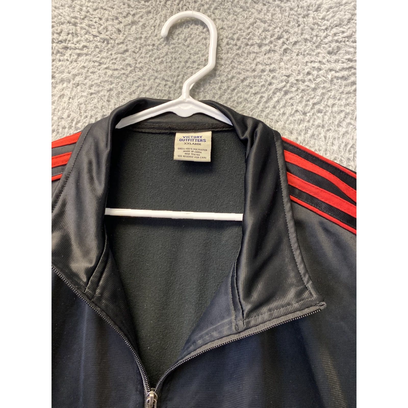 Vintage Victory Outfitters Sweater Mens 2XL Black Zip Pullover Sweatshirt Full Zip Black /98-52 All Seasons Pockets Zipper Knit Polyester Windbreaker? Size US XXL / EU 58 / 5 - 2 Thumbnail
