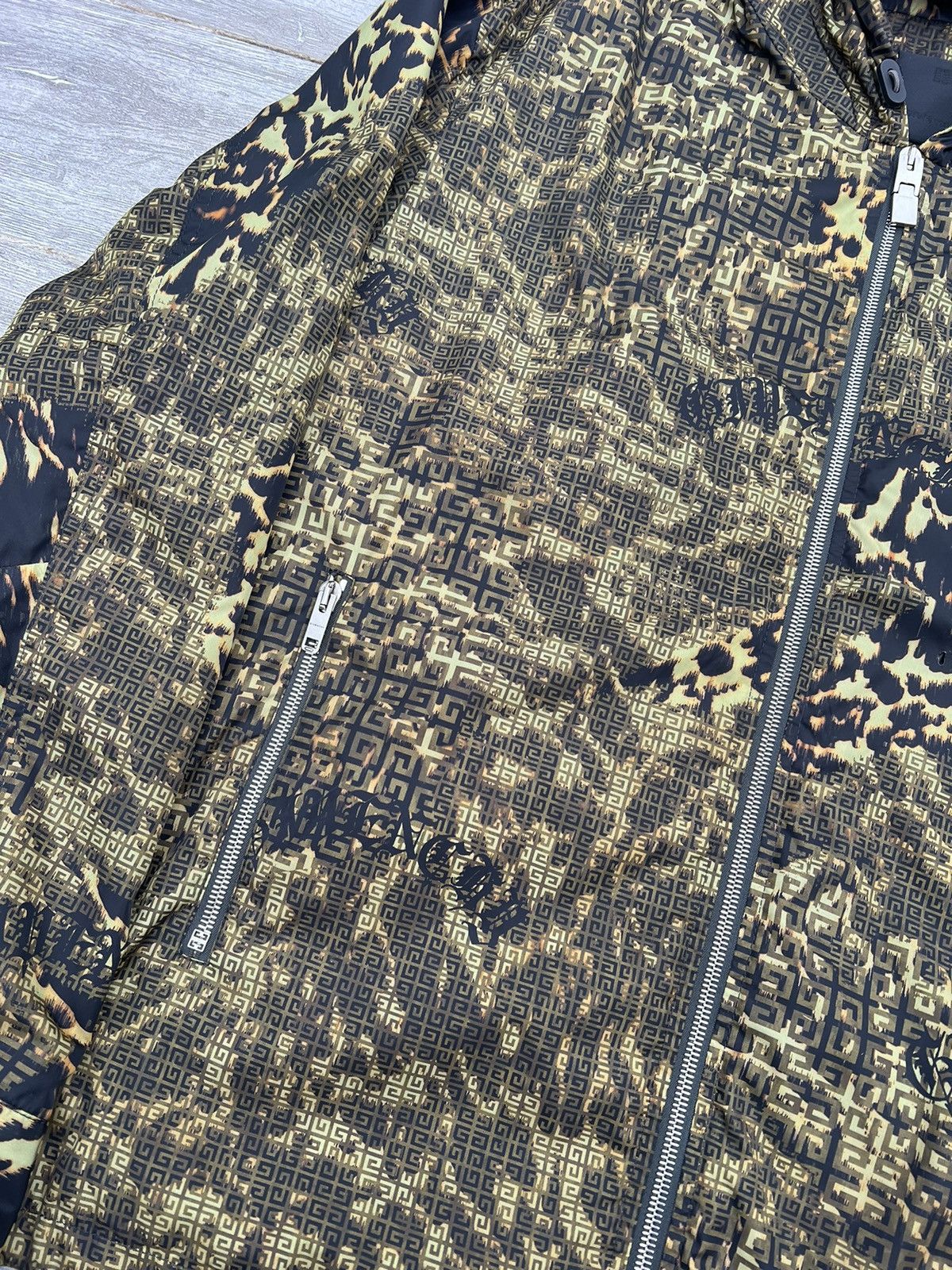 Givenchy Givenchy camouflage printed zip Size US L / EU 52-54 / 3 - 4 Thumbnail