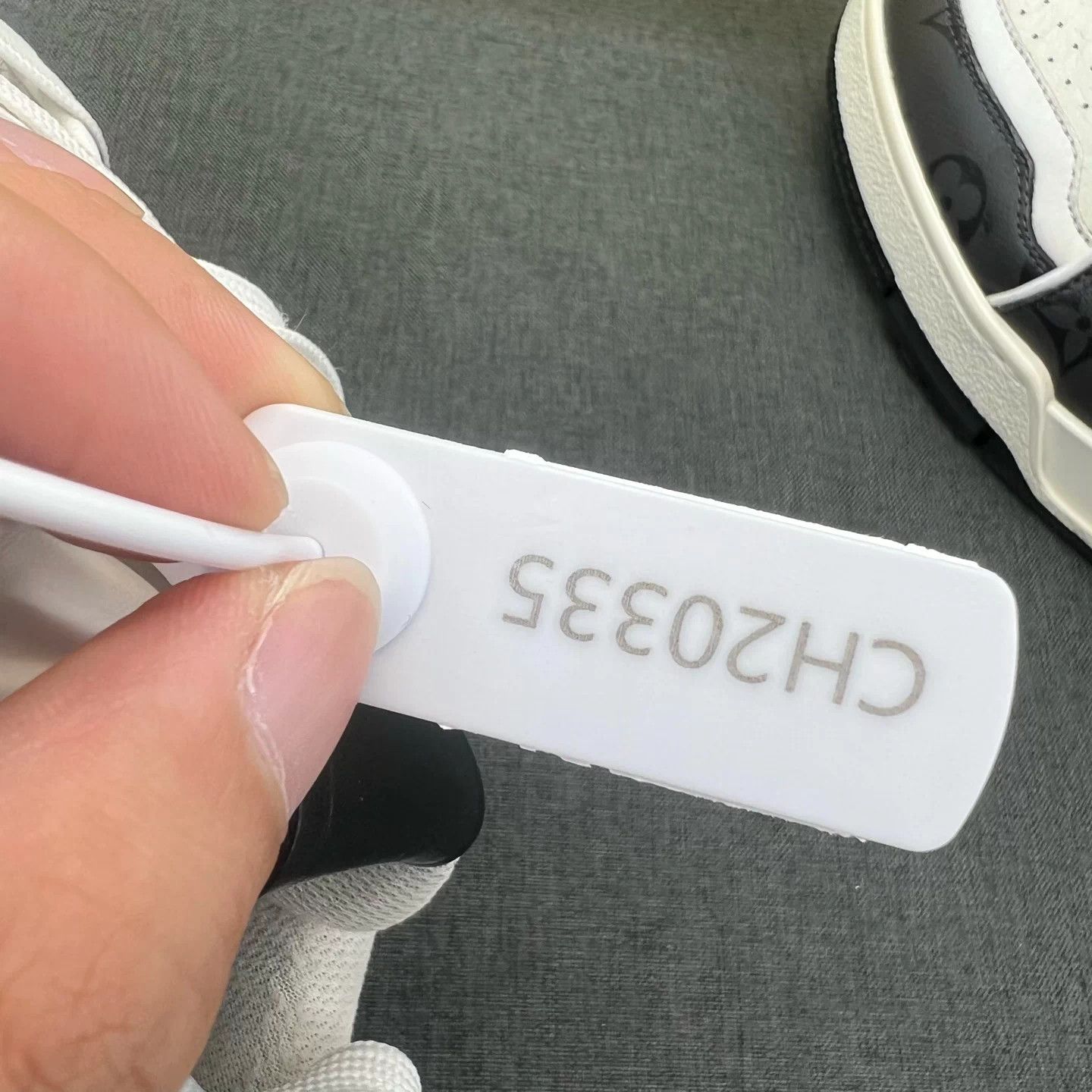 Louis Vuitton LV Trainer Black/White 42US8 Shoetag Worn Lining Repaired Size US 9 / EU 42 - 9 Thumbnail