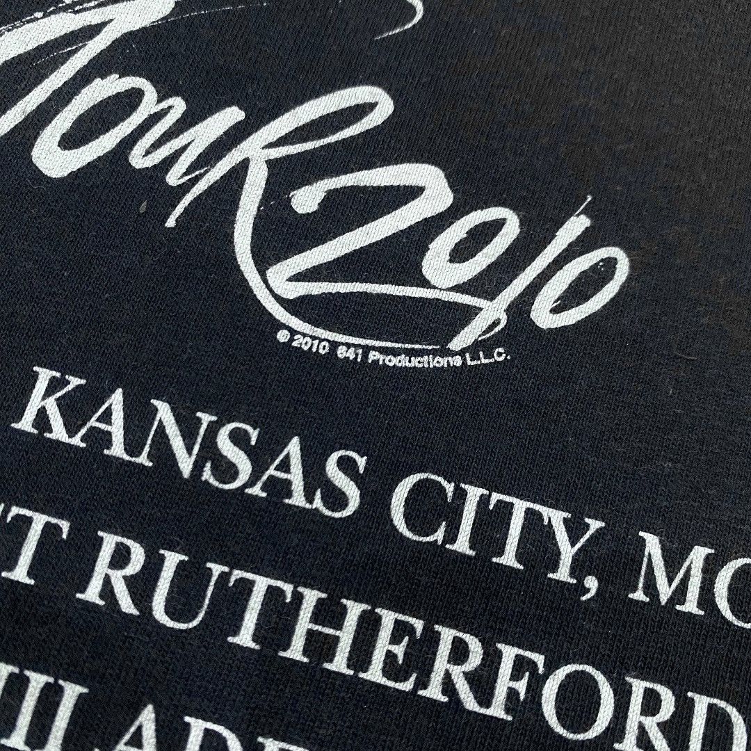 Band Tees Vintage Pink Floyd Roger Waters The Wall Tour 2010 Tshirt Size US M / EU 48-50 / 2 - 8 Thumbnail