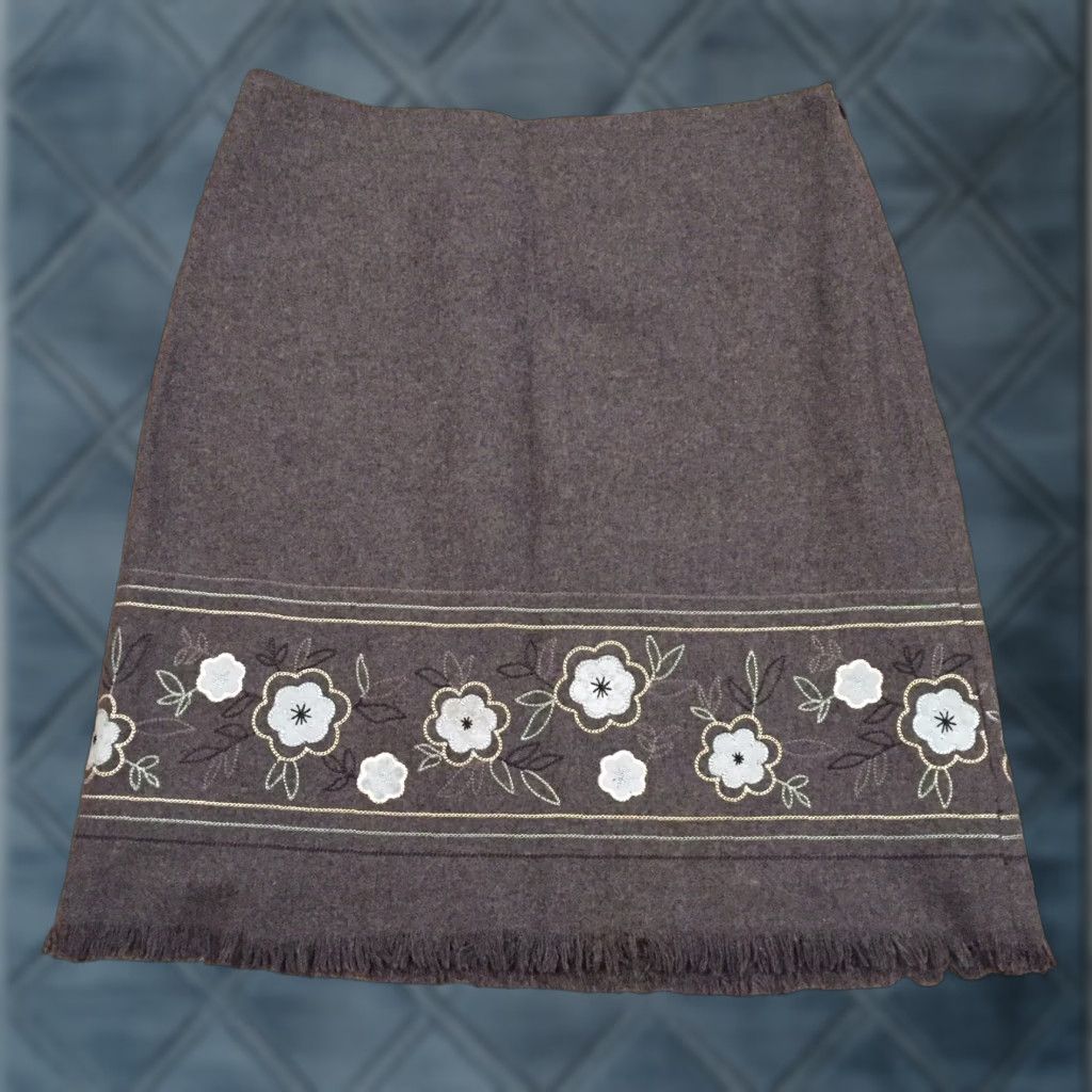 Vintage Dressbarn Skirt Knee Length Gray Floral Embroidered Lined Wool Blend Size 10 Women Fashion Dressbarn Shirt No*/ Size 32" / US 10 / IT 46 - 1 Thumbnail