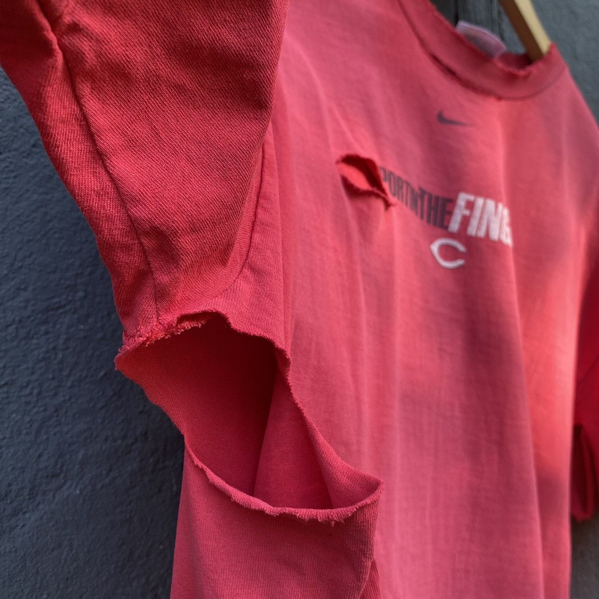 Nike Thrashed Faded Vintage Y2K Nike Cincinnati ERD GRUNGE TEE Size US L / EU 52-54 / 3 - 9 Thumbnail