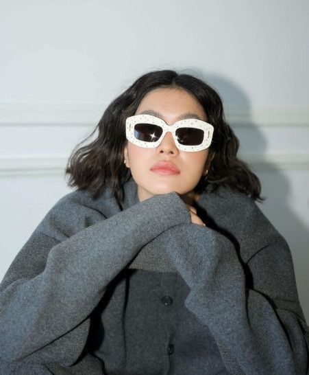 Loewe Loewe ANAGRAM Women Sunglasses LW4114IS 25E NEW AUTHENTIC Size ONE SIZE - 9 Thumbnail