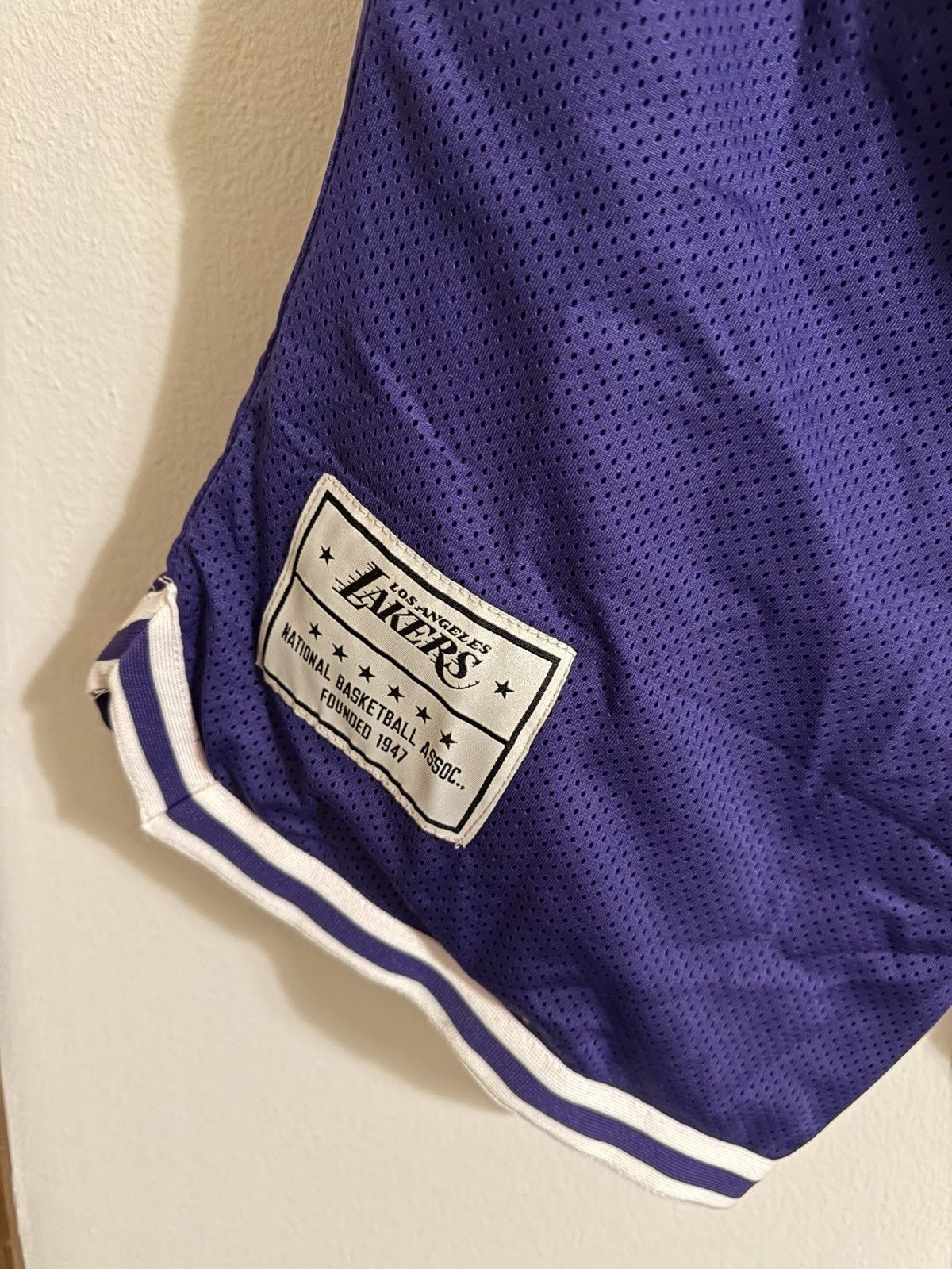 NBA Los Angeles Lakers Shorts Size US 32 / EU 48 - 2 Thumbnail