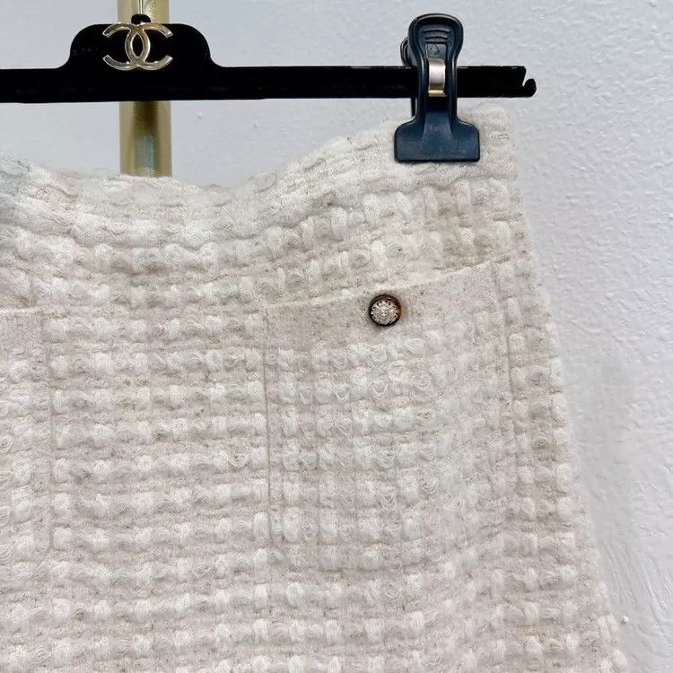 Chanel Chanel Women's skirt 2504-Nextarrow Size 25" / US 0 / IT 36 - 4 Thumbnail