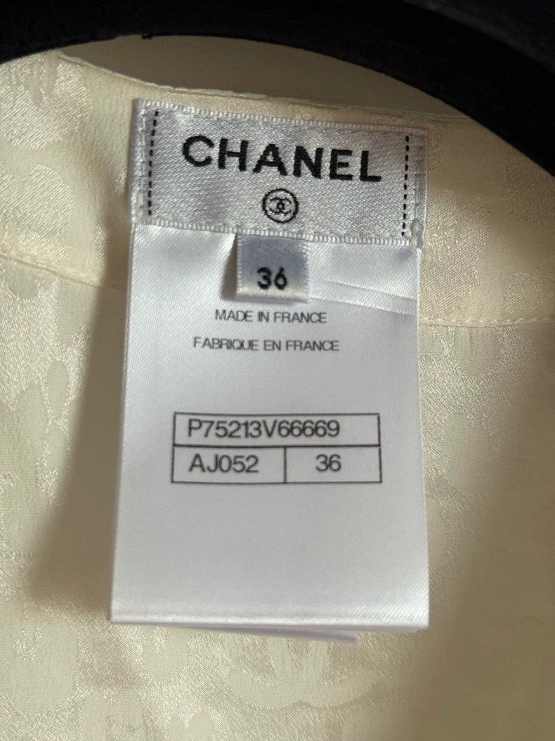 Chanel Chanel 23A white dark pattern lapel cloak silk cardigan sh Size XS / US 0-2 / IT 36-38 - 2 Thumbnail