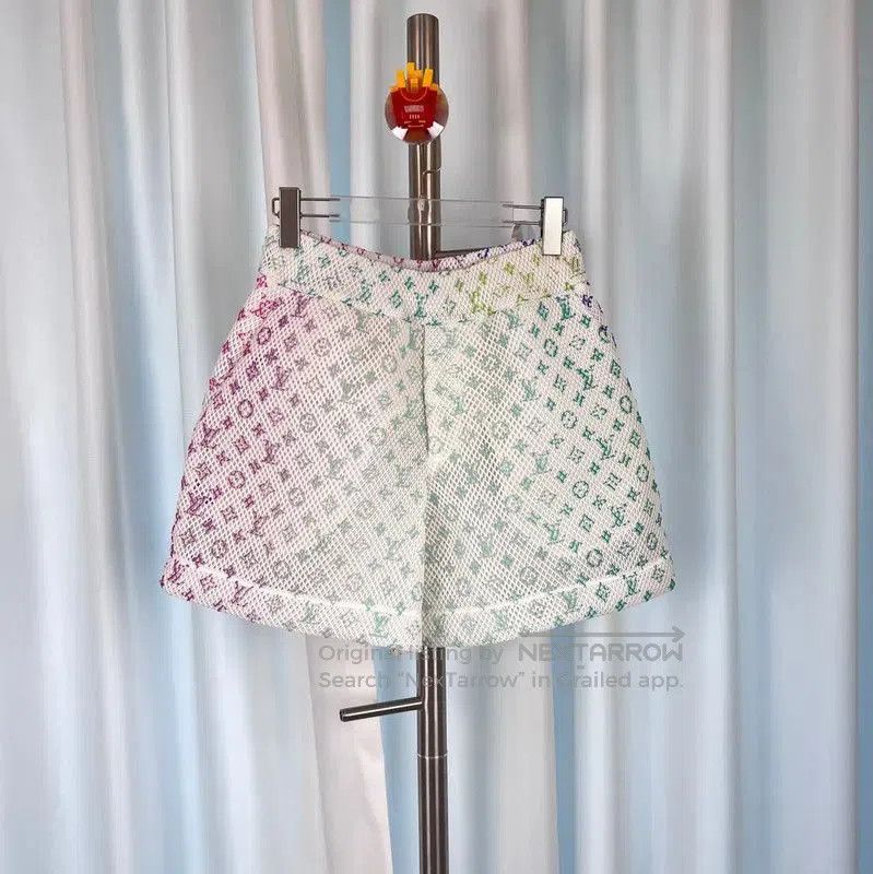 Louis Vuitton Louis Vuitton Women’s M Size White Shorts . Size 30" / US 8 / IT 44 - 1 Thumbnail