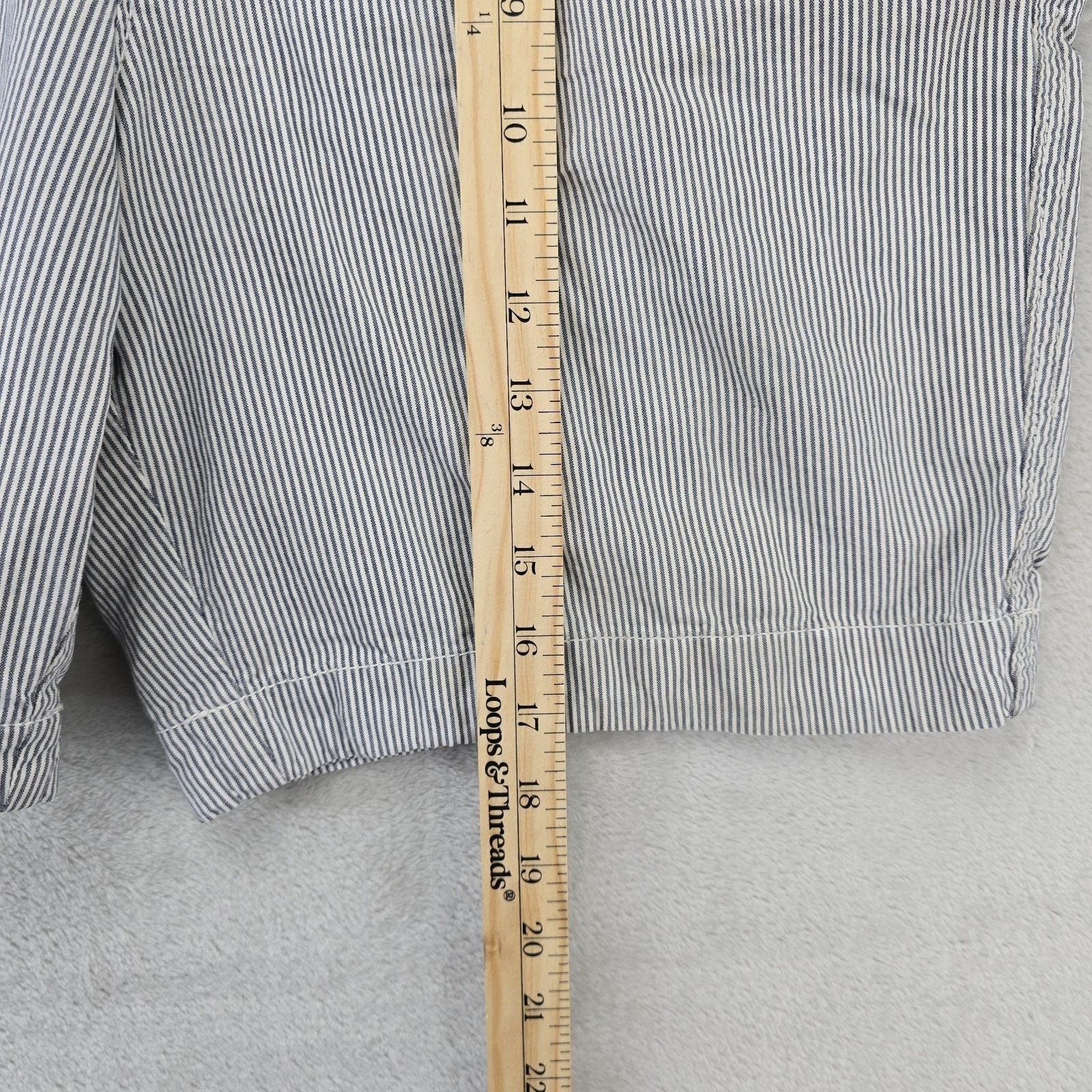 Hollister Hollister Shorts Mens 36 White Striped Classic Fit *FLAWS* Size US 36 / EU 52 - 14 Thumbnail
