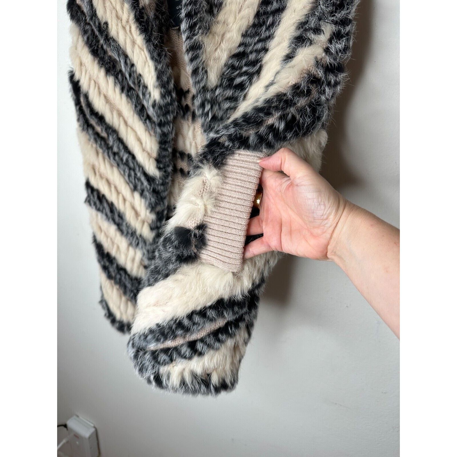 Marc by Marc Jacobs Marc by Marc Jacobs Cream Black Stripe Rabbit Fur Vest OS Size ONE SIZE - 9 Thumbnail