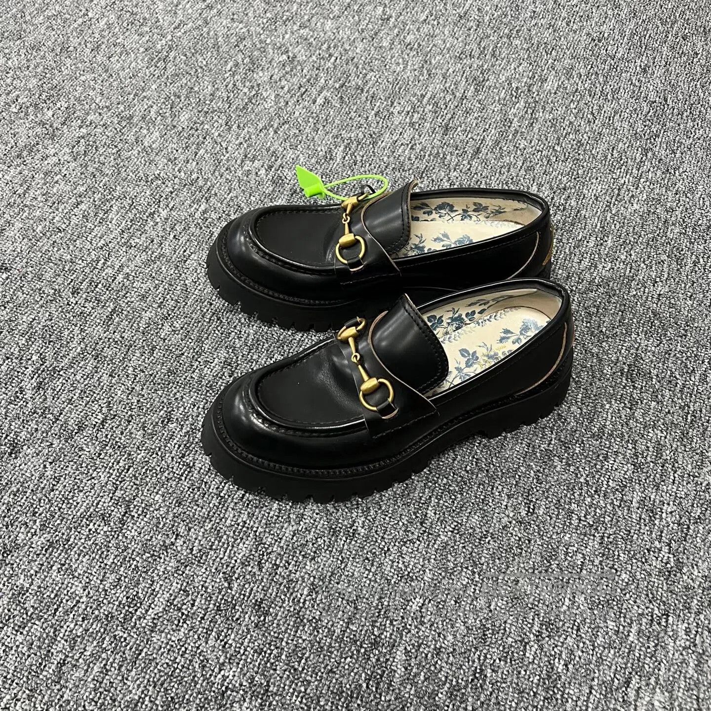 Gucci Guicci Horsebit buckle; Gold Bee-Lufa shoes| Size US 7.5 / IT 37.5 - 2 Thumbnail