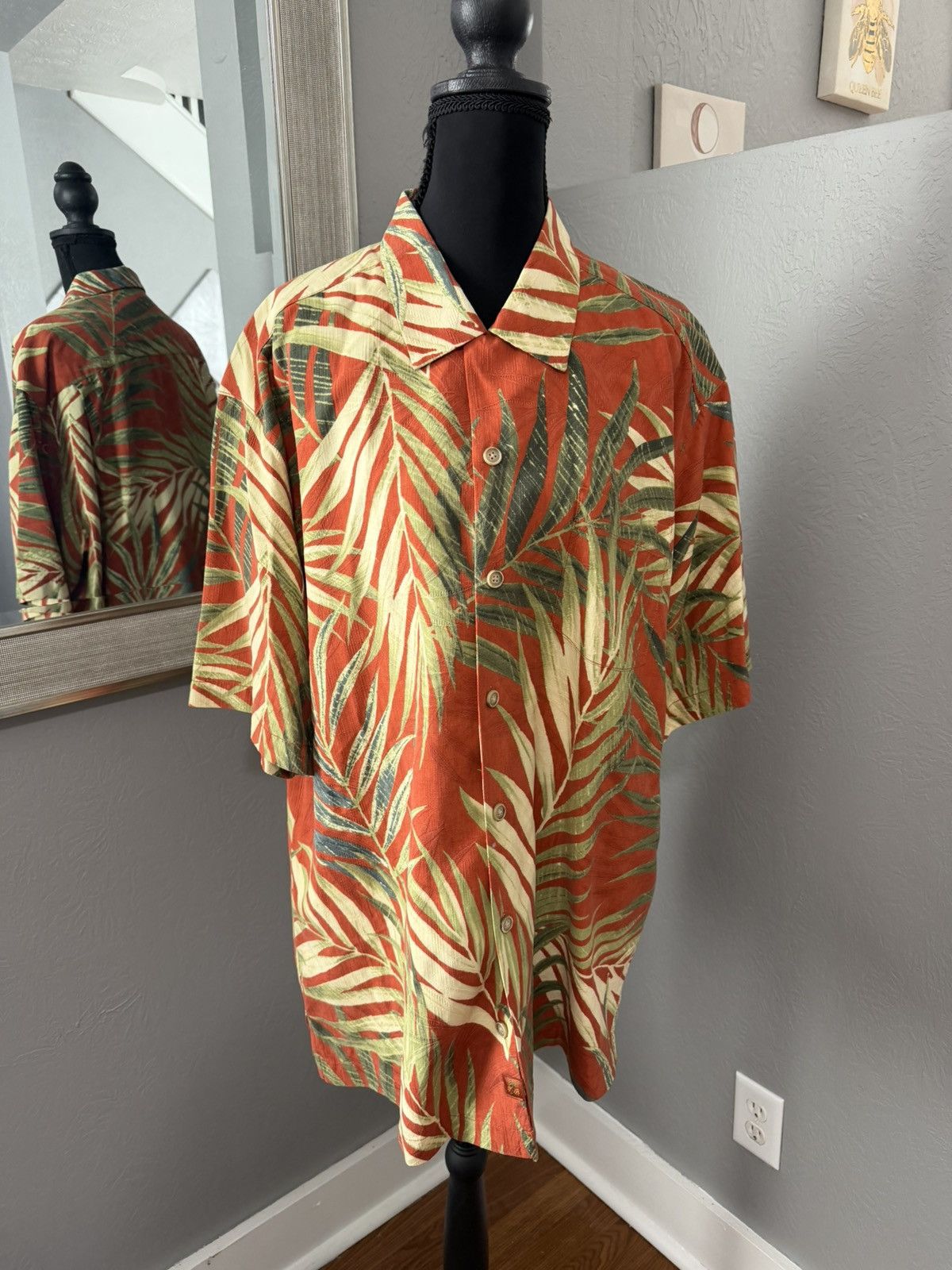 Tommy Bahama Tommy Bahama 100% silk Hawaiian camp shirt tropical large Size US L / EU 52-54 / 3 - 1 Thumbnail