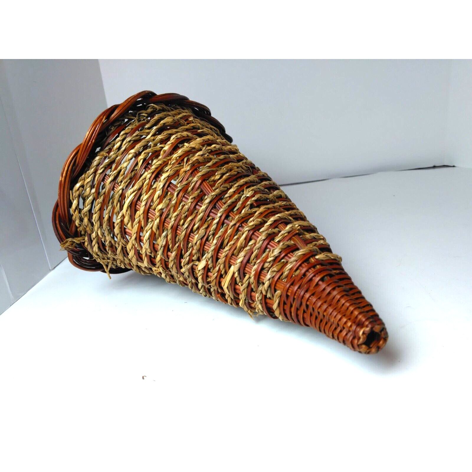 The Unbranded Brand Small Cornucopia Basket - Free Standing or Hanging - Nice! Size ONE SIZE - 9 Thumbnail