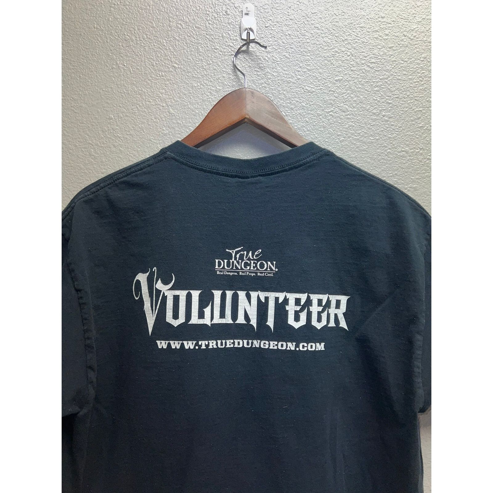 Gildan Vintage True Dungeon Shirt Real Props Cool Dragon Large Size US L / EU 52-54 / 3 - 8 Thumbnail