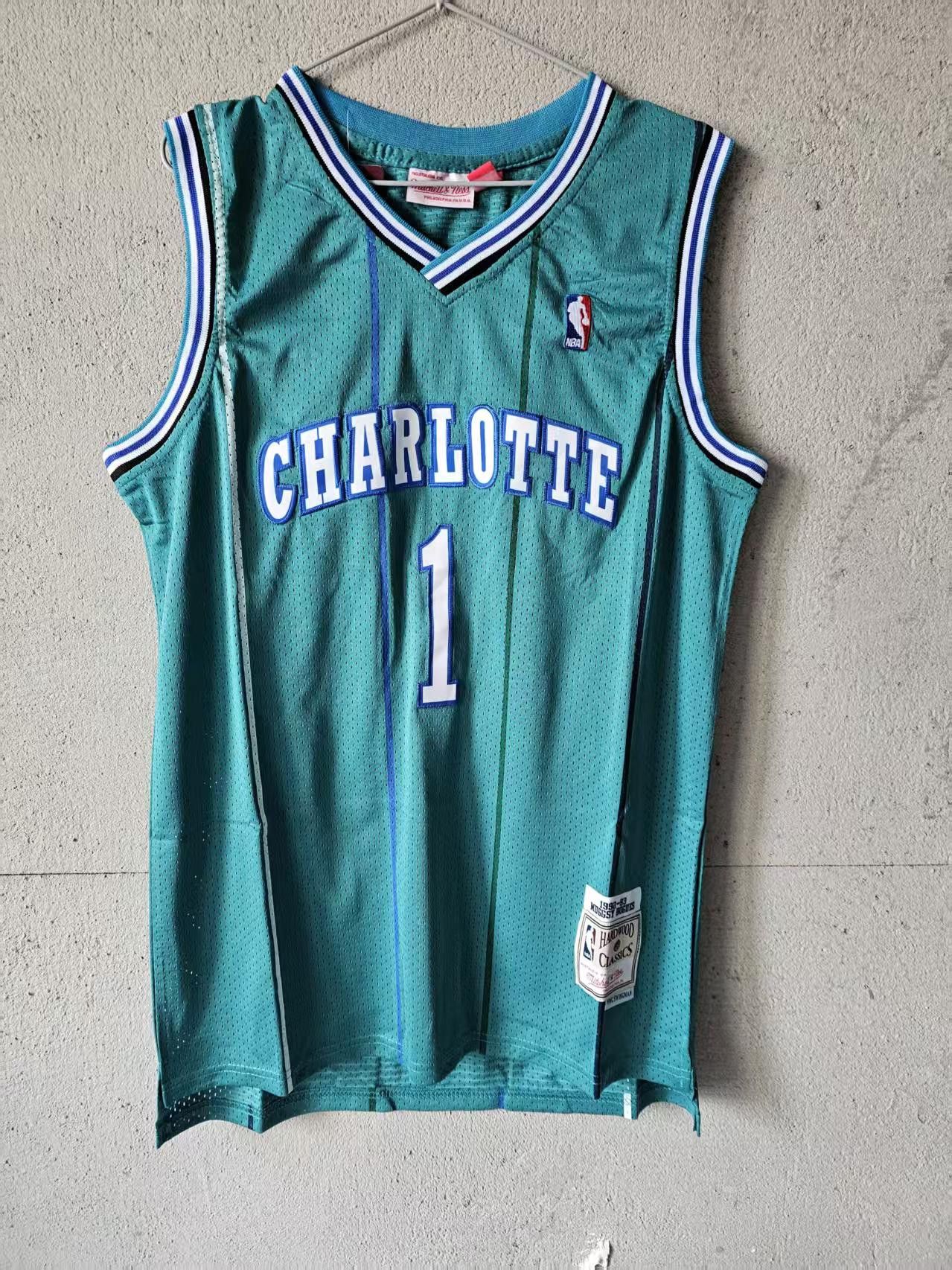 NBA Charlotte Hornets 1 Tyrone Bogues Jersey Size US S / EU 44-46 / 1 - 2 Thumbnail