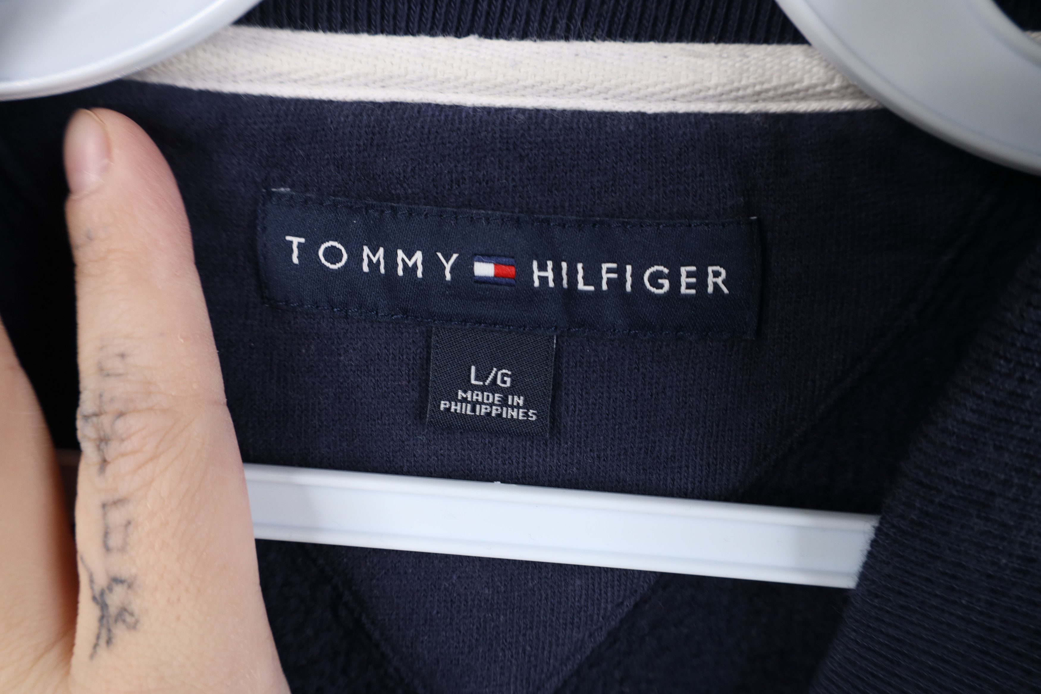 Tommy Hilfiger Vintage Tommy Hilfiger Spell Out Crewneck Sweatshirt Blue Size US L / EU 52-54 / 3 - 10 Thumbnail