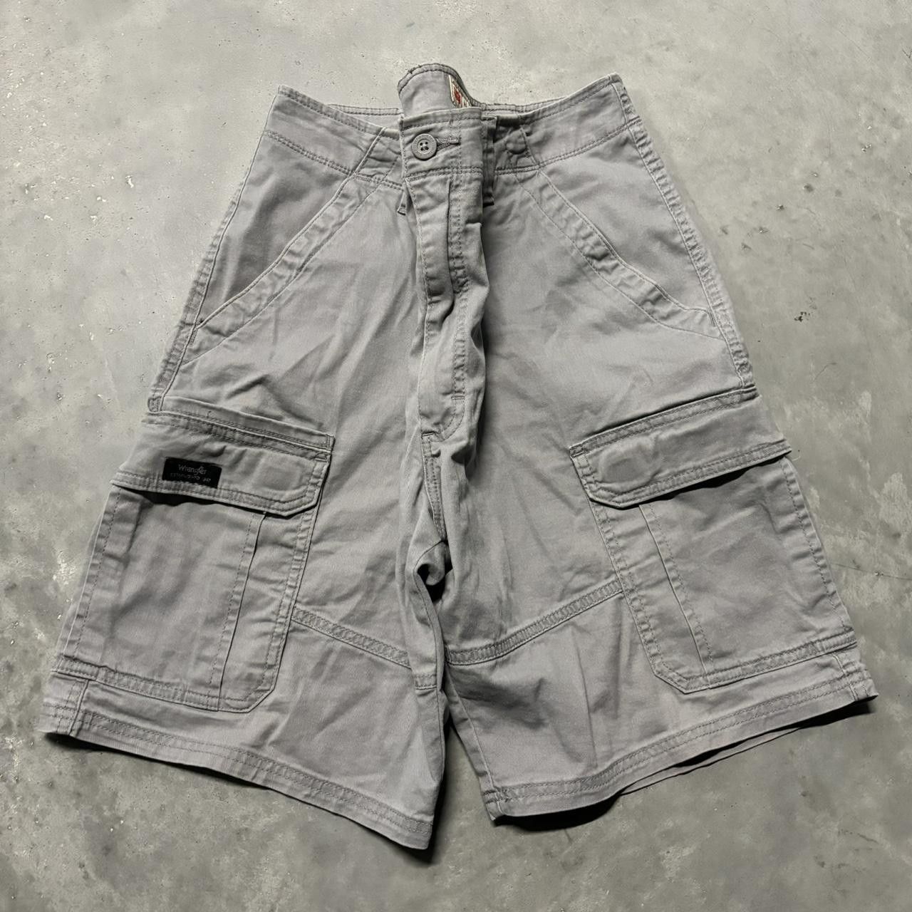 Japanese Brand × Vintage Crazy Vintage Y2K/2000s Baggy Grey Skater Style Cargo Shorts! Size US 36 / EU 52 - 1 Thumbnail