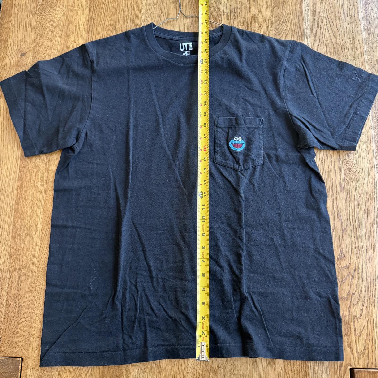 Uniqlo KAWS Uniqlo Cookie Monster Pocket T-Shirt Rare Size XL Size US XL / EU 56 / 4 - 3 Thumbnail
