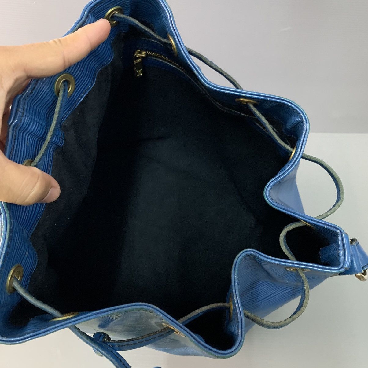 Louis Vuitton Louis Vuitton Epi Leather Petit Noe Bucket Bag Size ONE SIZE - 13 Thumbnail