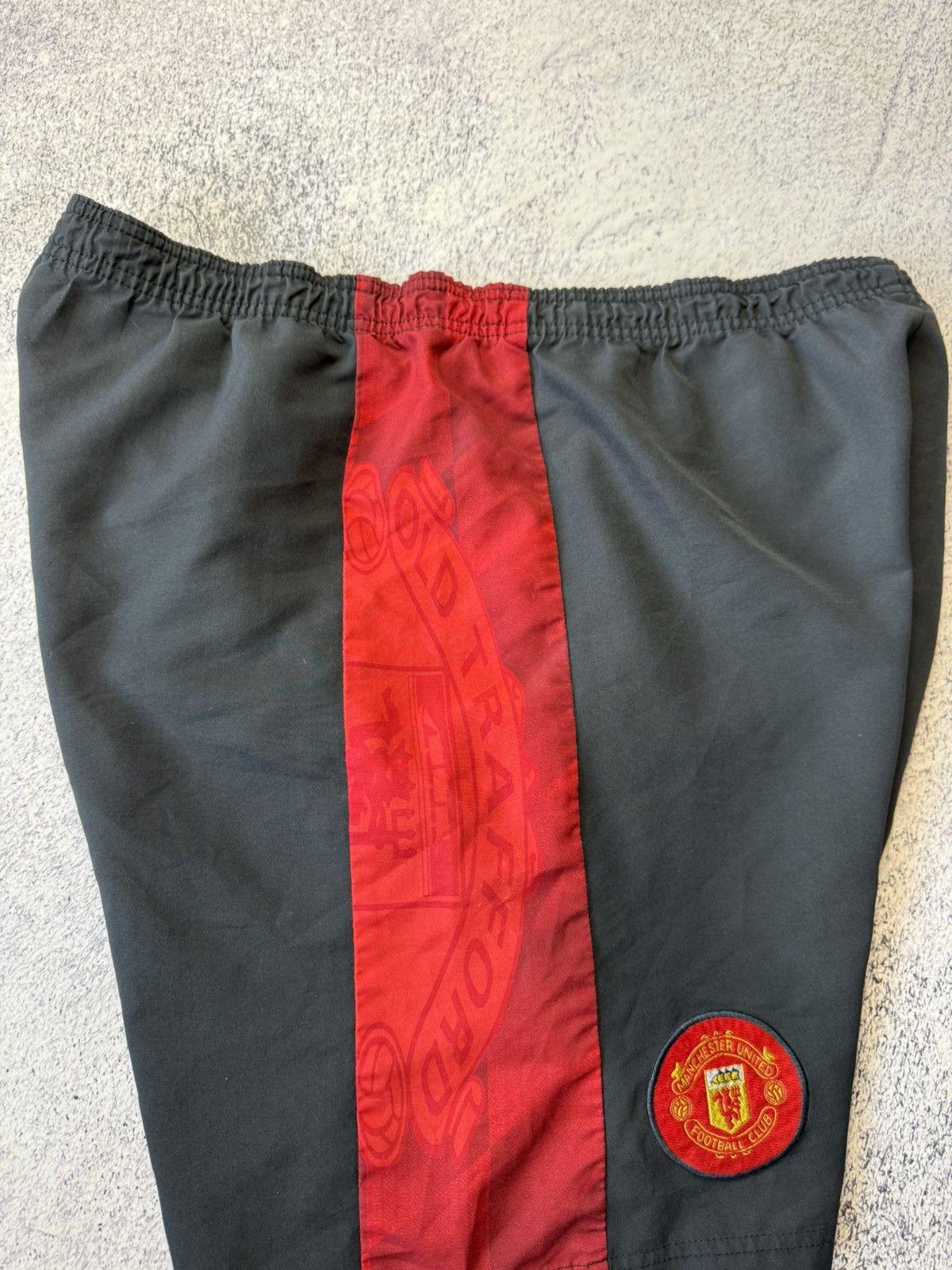 Umbro MANCHESTER UNITED 1996 FOOTBALL SOCCER SHORTS HOME UMBRO Size US 34 / EU 50 - 12 Thumbnail