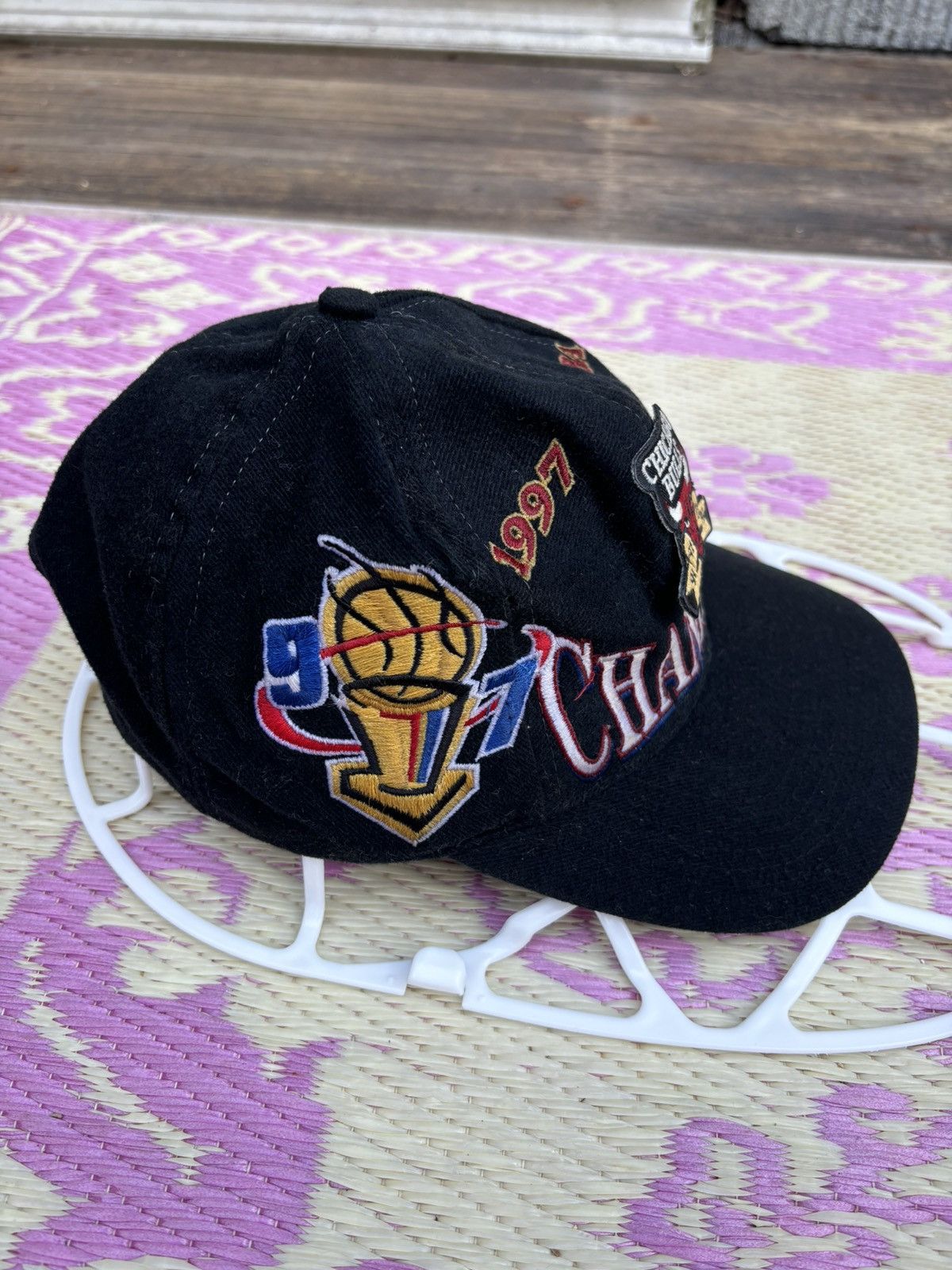 NBA × Vintage Chicago Bulls Vintage 1997 Championship Logo Snapback Size ONE SIZE - 5 Thumbnail