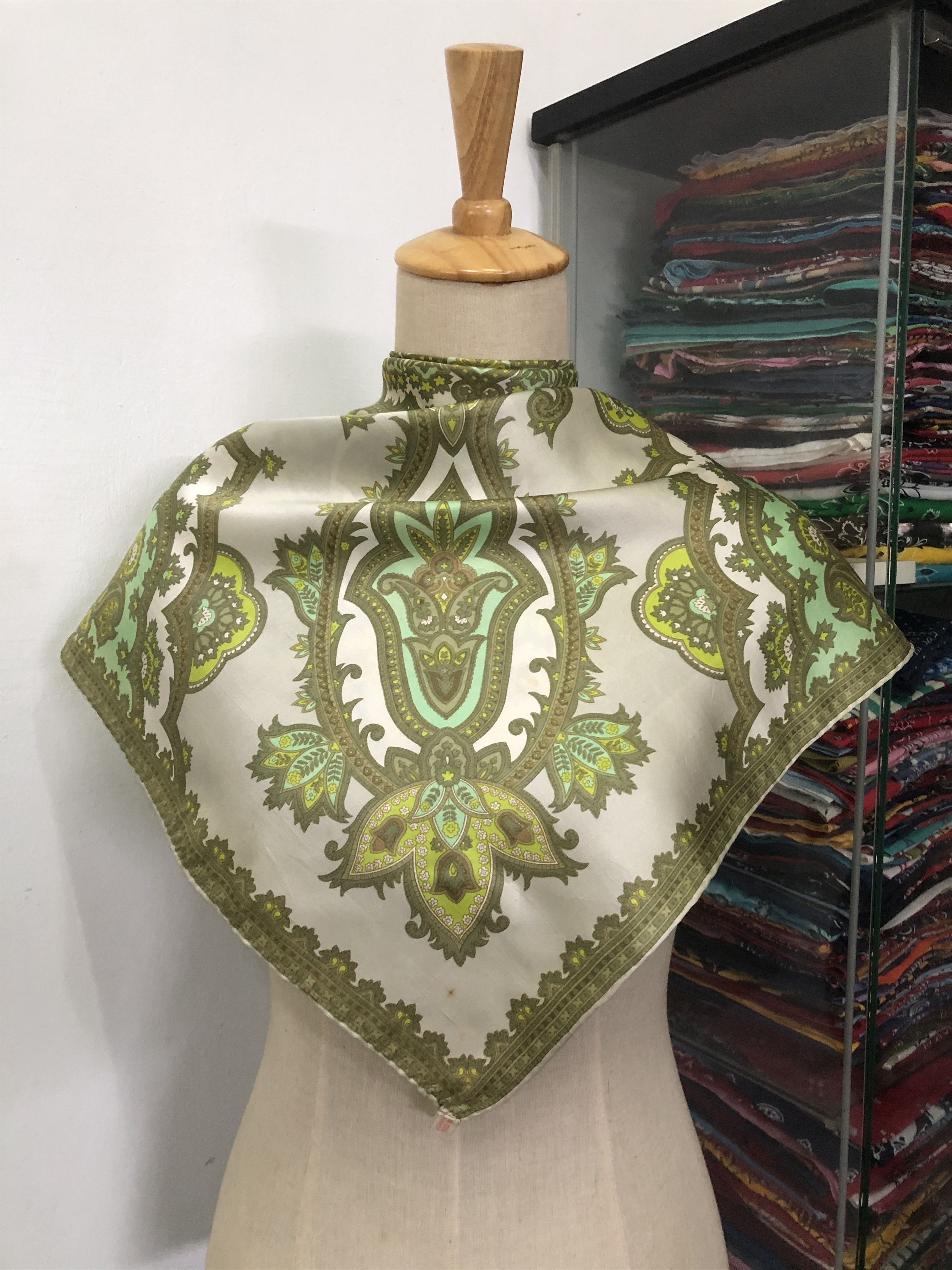 Vintage Vintage Silk Scarf Size ONE SIZE - 1 Thumbnail