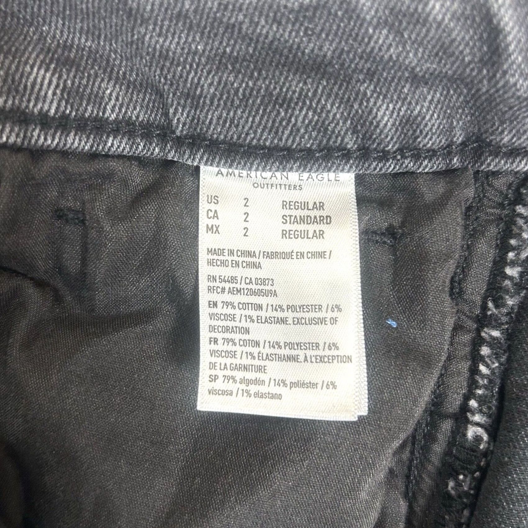 American Eagle Outfitters American Eagle Outfitters High Rise Mom Jeans Black Denim Size 2 Regular Inseam 28in Button Zip Distressed Womens Jeans Size 26" / US 2 / IT 38 - 5 Thumbnail