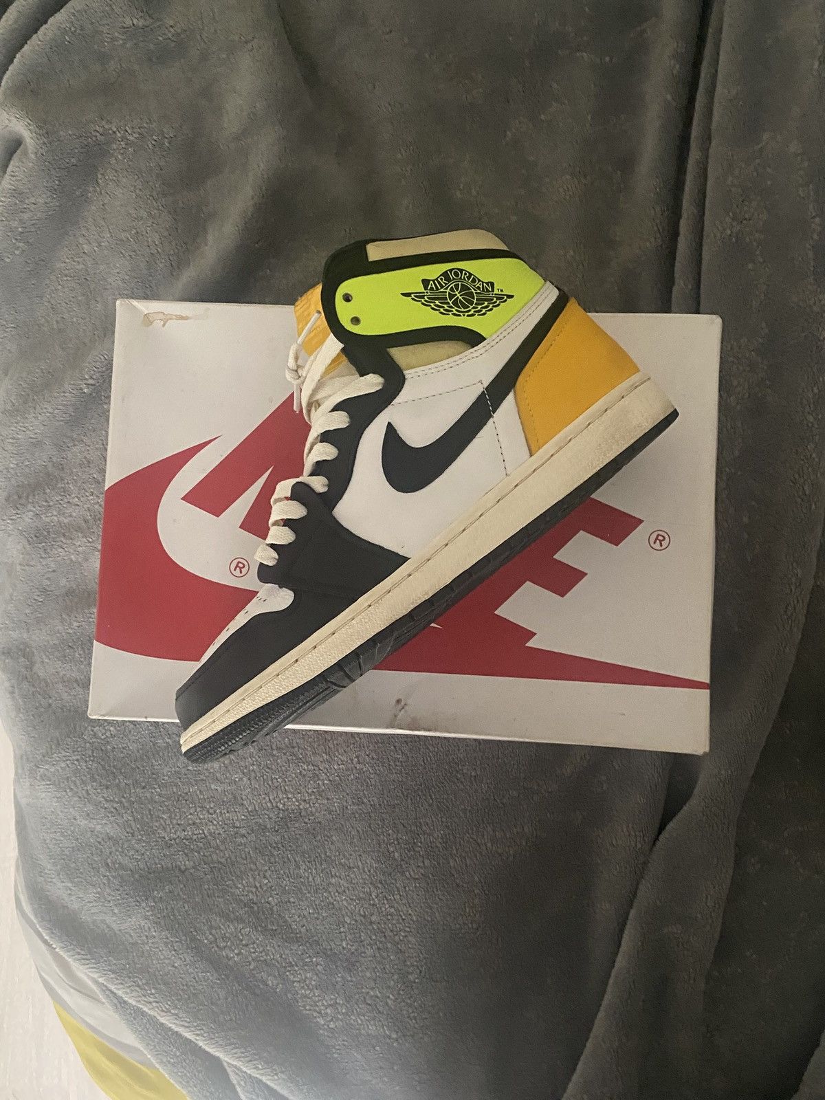 Jordan Brand Jordan 1 high og volts Size US 8 / EU 41 - 1 Thumbnail